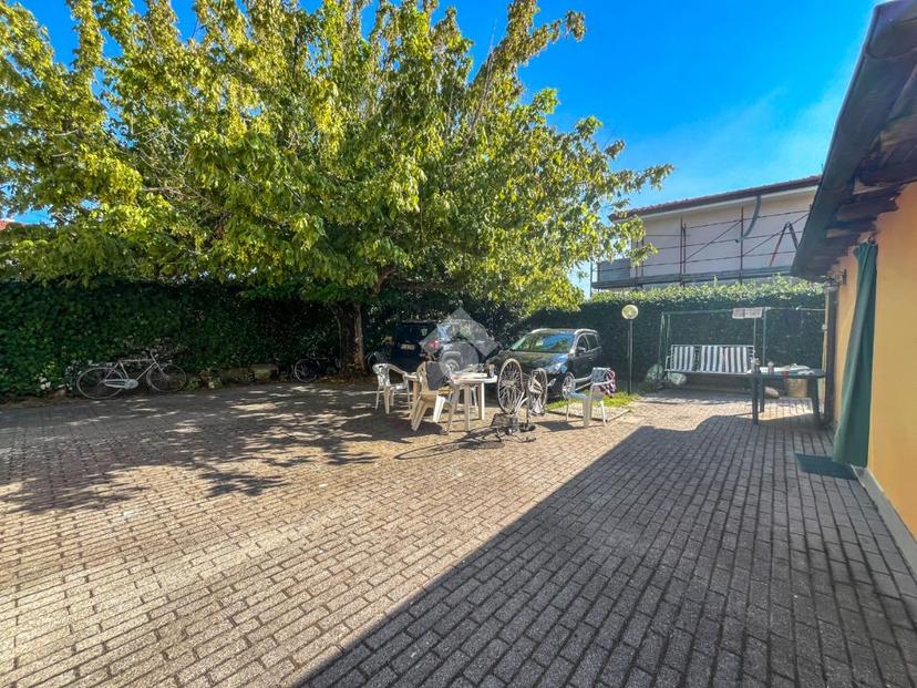 Casa indipendente in Via Pietrasanta 32, Massa