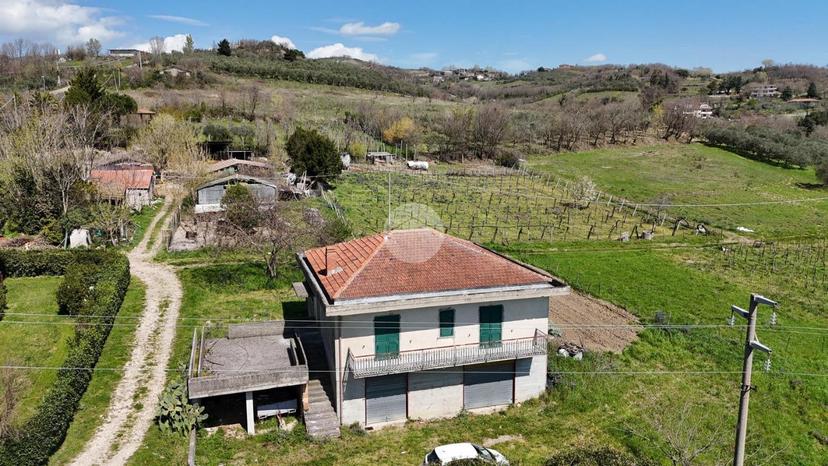 Villa, Montesarchio — foto 3 di 5