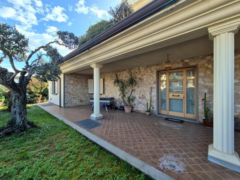 Villa bifamiliare in Camillo Benso Conte di Cavour 135, Altopascio — foto 4 di 5
