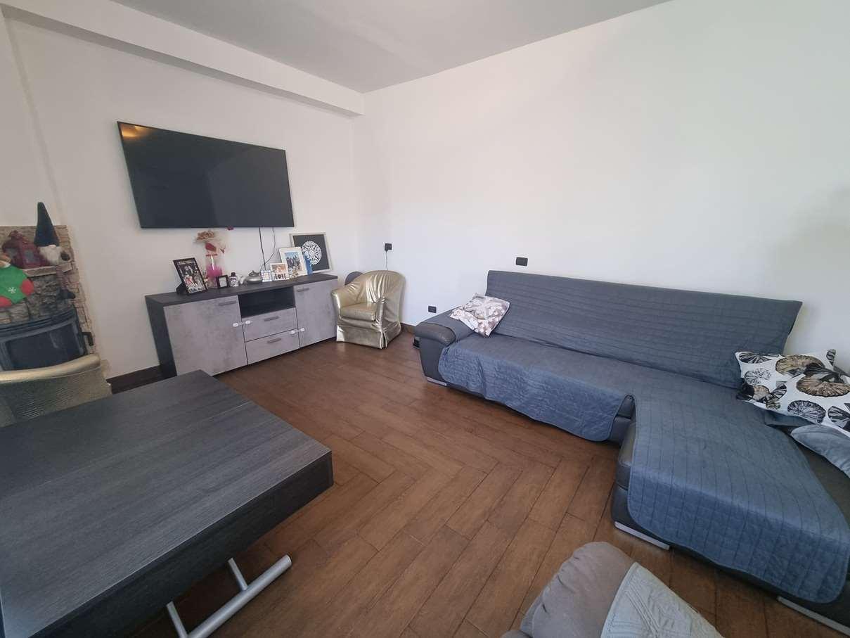 Trilocale in Via Gorki, Limbiate