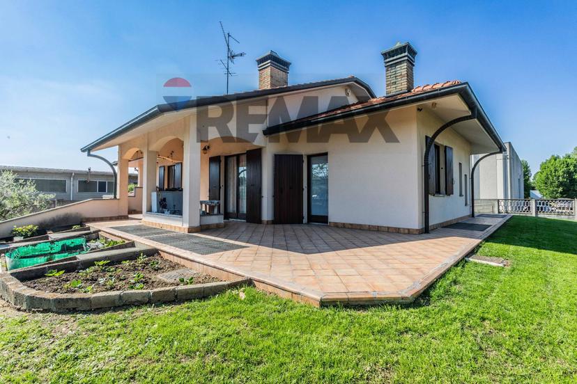 Villa in Via Settembrini 27, Lainate — foto 2 di 5