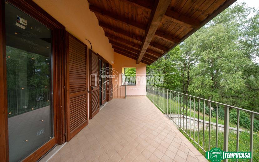 Villa a schiera in Dorsale Poggio Radioso 1, Nebbiuno