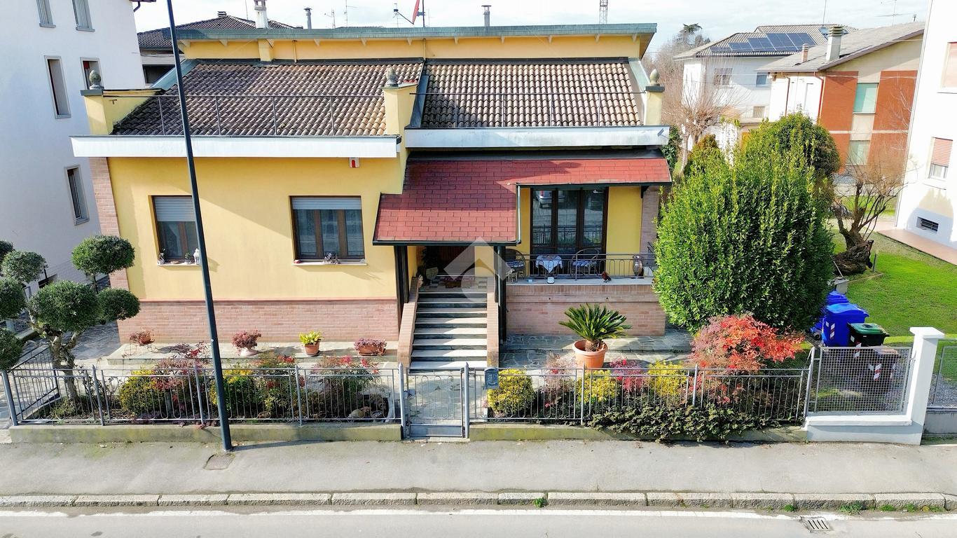 Villa in Via Giuseppe Garibaldi 21, Sorbolo Mezzani