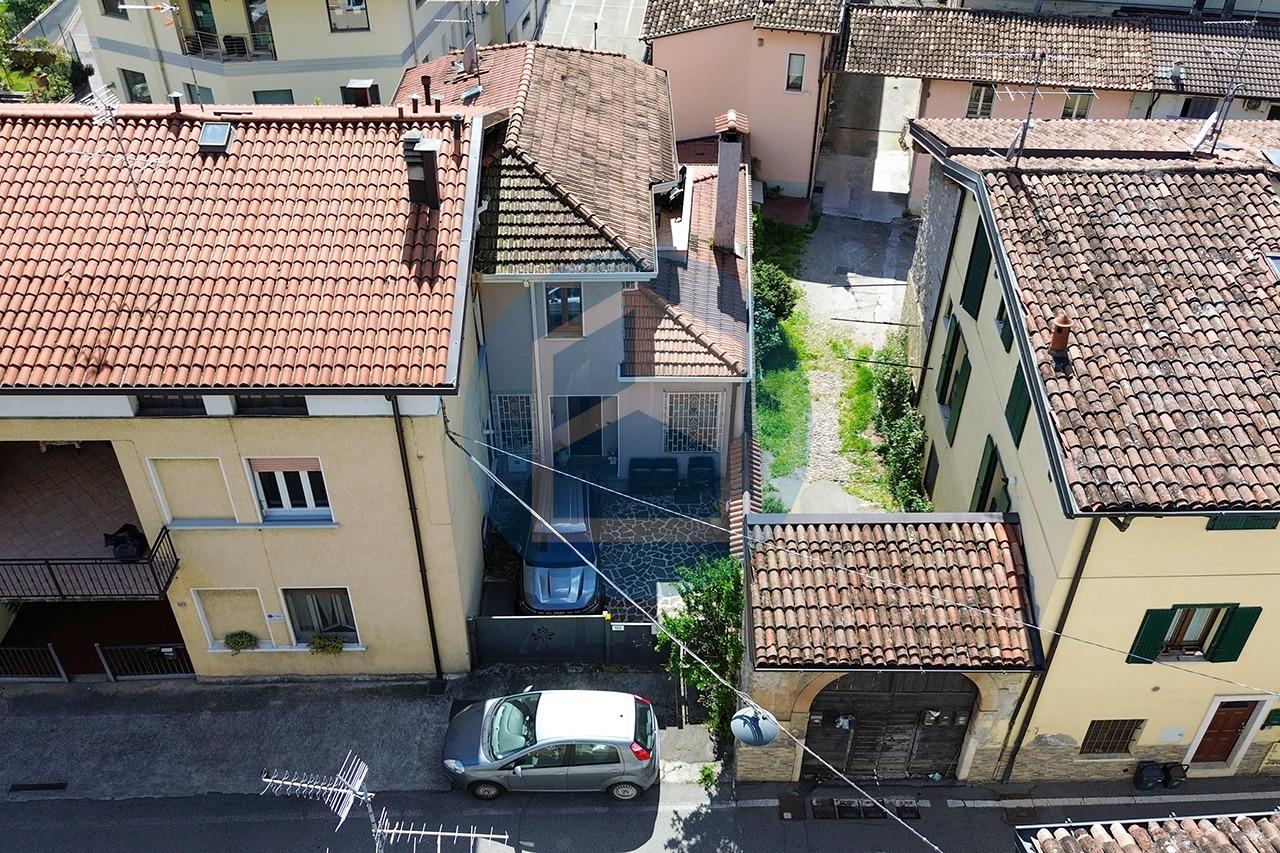 Casa indipendente in Via Rodolfo da Concesio, Concesio