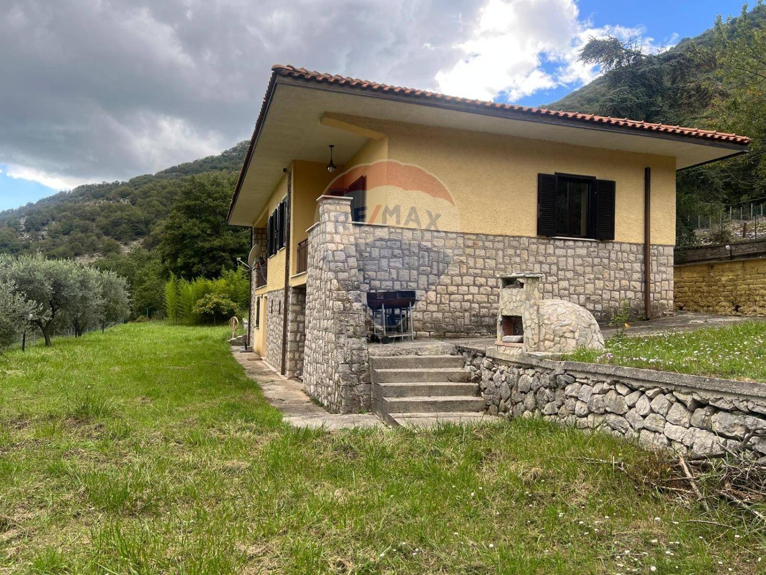 Villa, Maenza