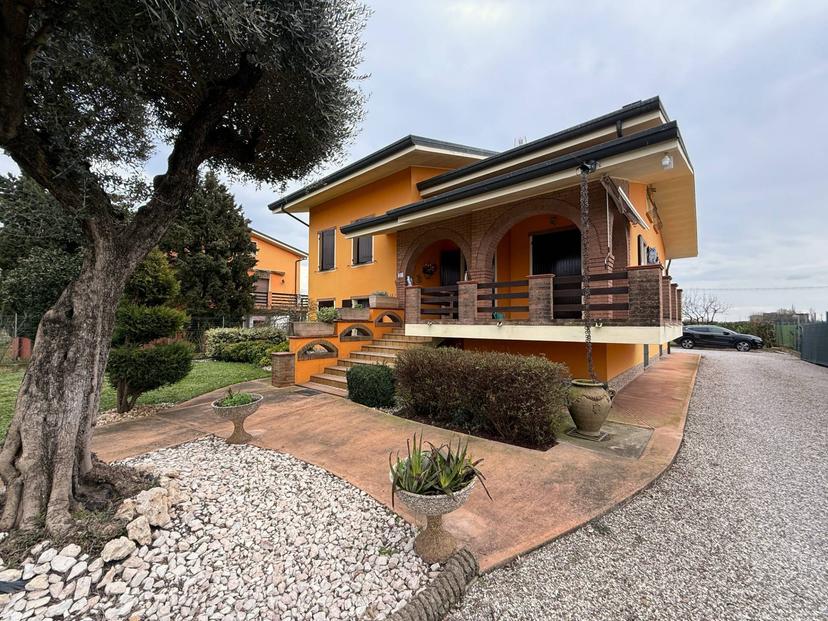 Villa, Bondeno — foto 2 di 5