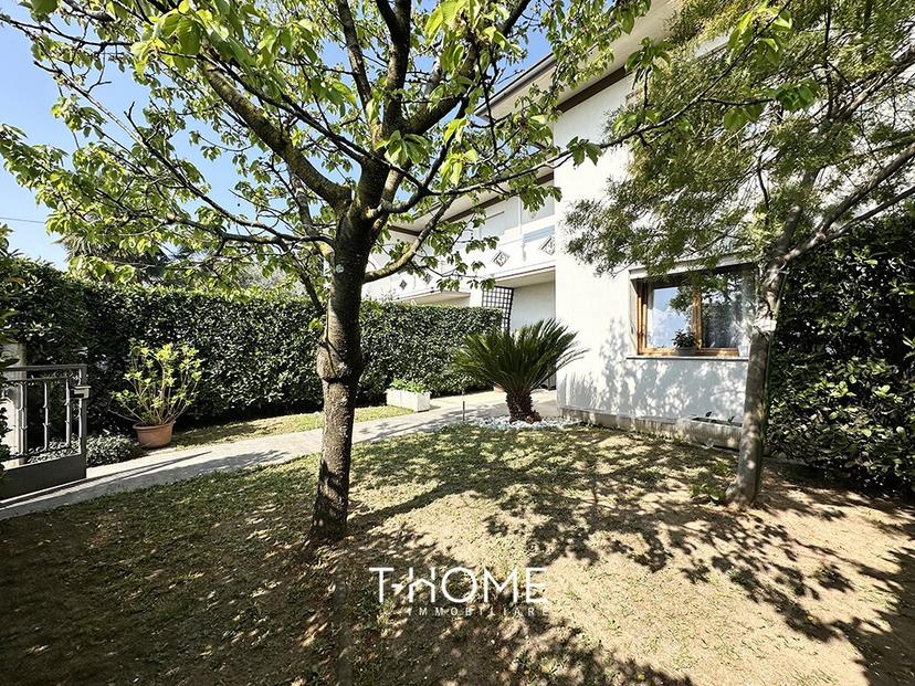 Villa trifamiliare, Romano d'Ezzelino — foto 2 di 5