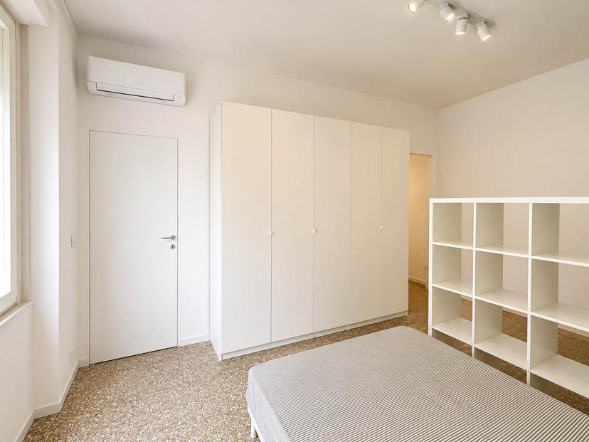 Bilocale in Via Ebro, Milano