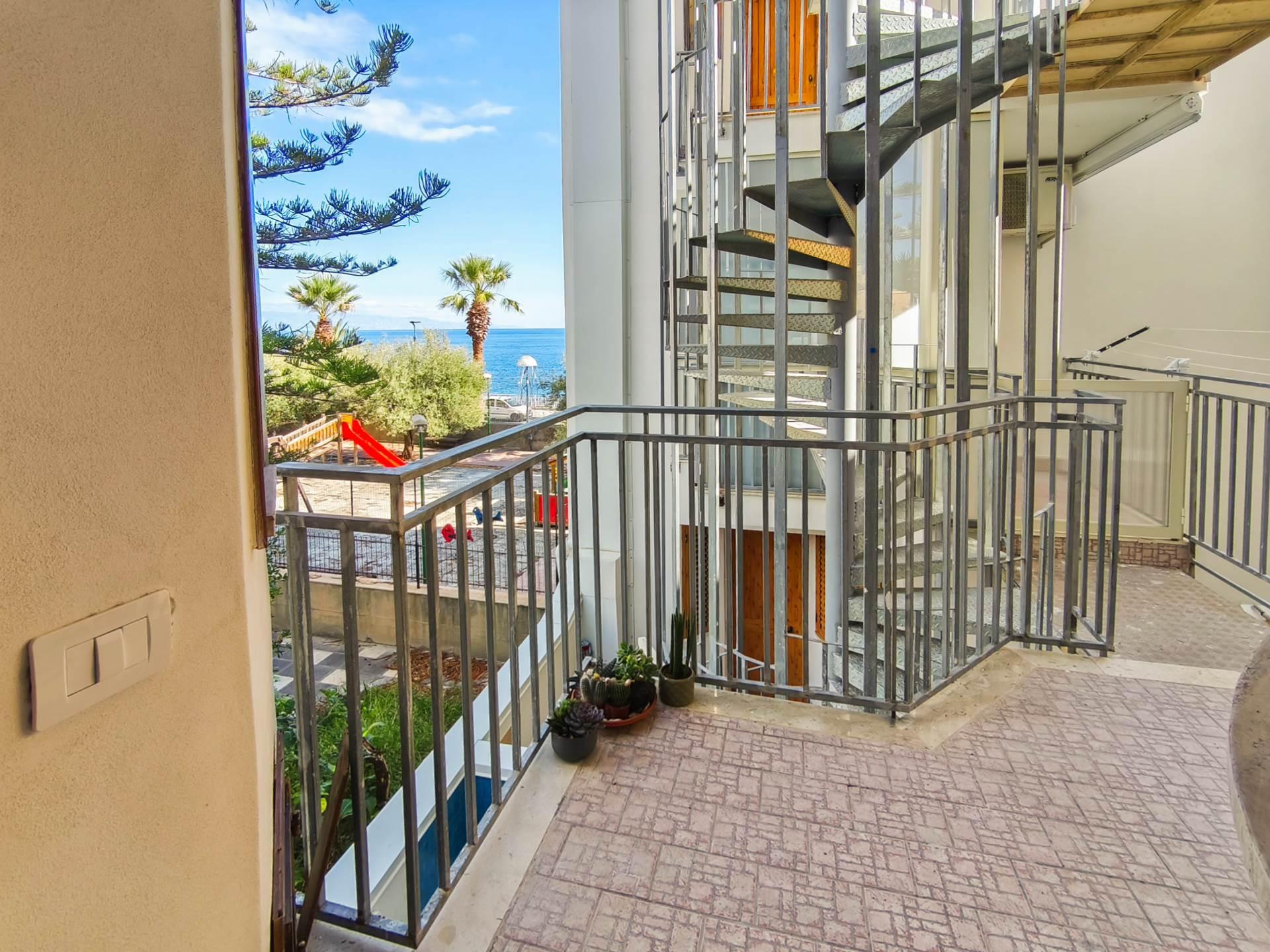 Appartamento in Via Lungomare, Sant'Alessio Siculo