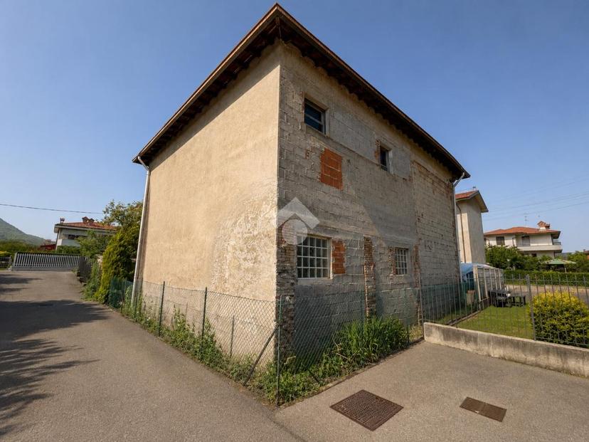 Quadrilocale in Via Fratelli Roncelli 42, Almenno San Bartolomeo — foto 5 di 5