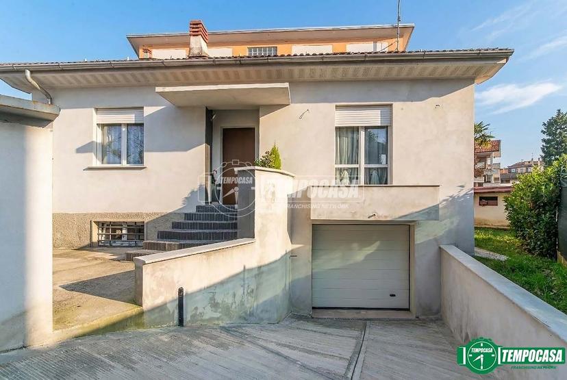 Villa in Via Vittorio Veneto, Garbagnate Milanese