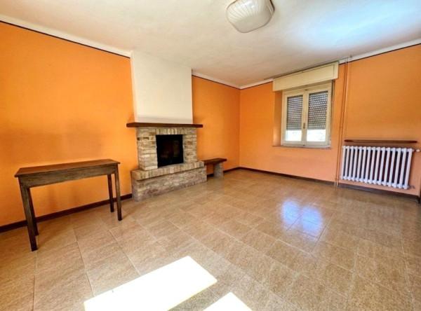 Villa in Via Luigi Einaudi 14, Godiasco Salice Terme