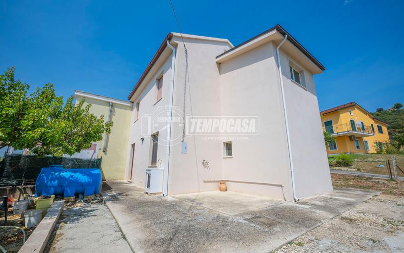 Trilocale in Contrada Montecretaccio 24, San Benedetto del Tronto