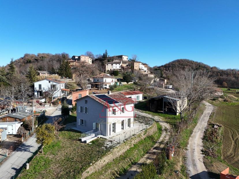 Villa in Contrada Morichella 28, San Ginesio