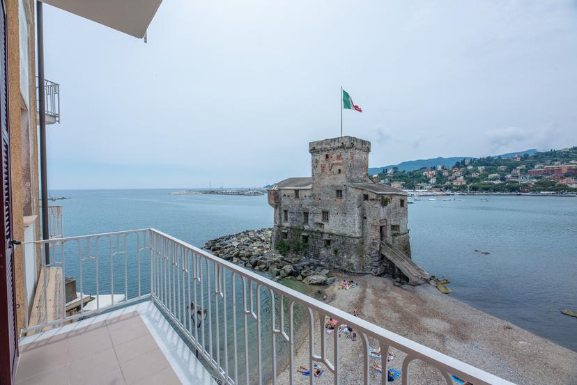Appartamento in Via Montebello, Rapallo
