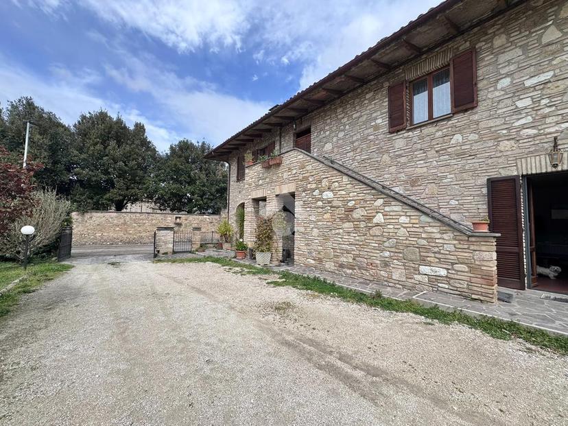 Casa indipendente in Via Capitolo delle Stuoie 3, Assisi — foto 2 di 5