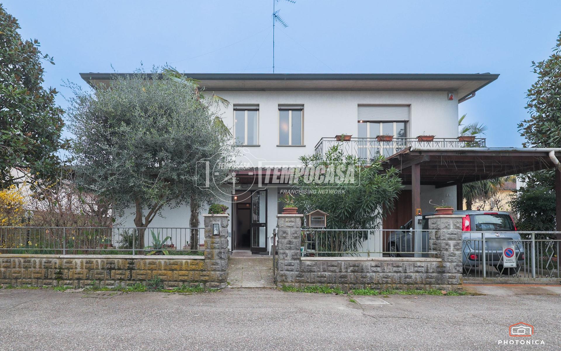 Villa in Via Vittoria Maria Nenni, Sant'Agata sul Santerno