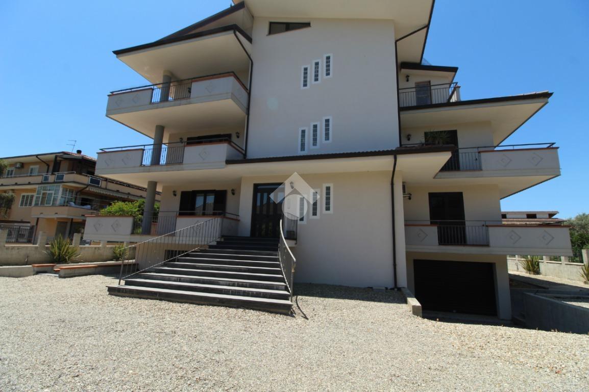 Trilocale in Via U. Foscolo 00, Montalto Uffugo