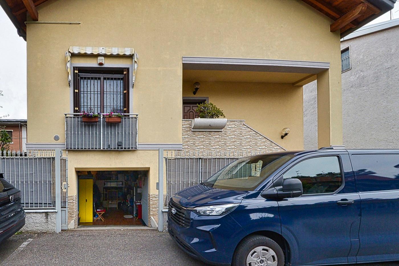 Villa bifamiliare in Via Confalonieri 16, Nova Milanese