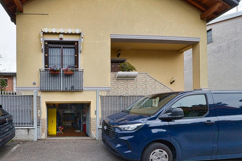 Villa bifamiliare in Via Confalonieri 16, Nova Milanese