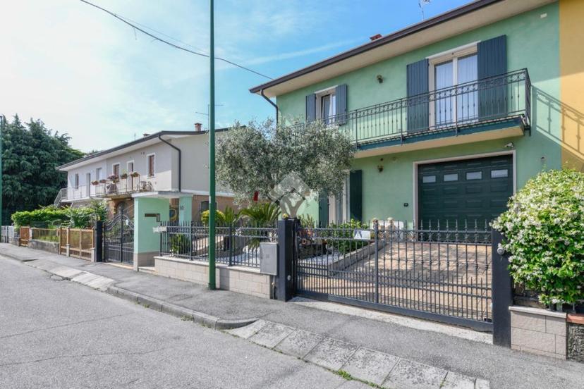 Villa in Via Lombardia 10, Peschiera del Garda — foto 2 di 5
