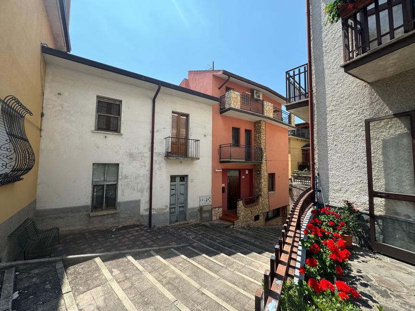 Appartamento in Piazza del Municipio, Lama dei Peligni