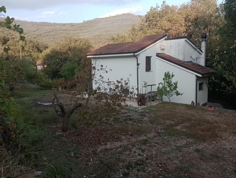 Casa indipendente in Strada  Olivastri, Lucinasco — foto 3 di 5