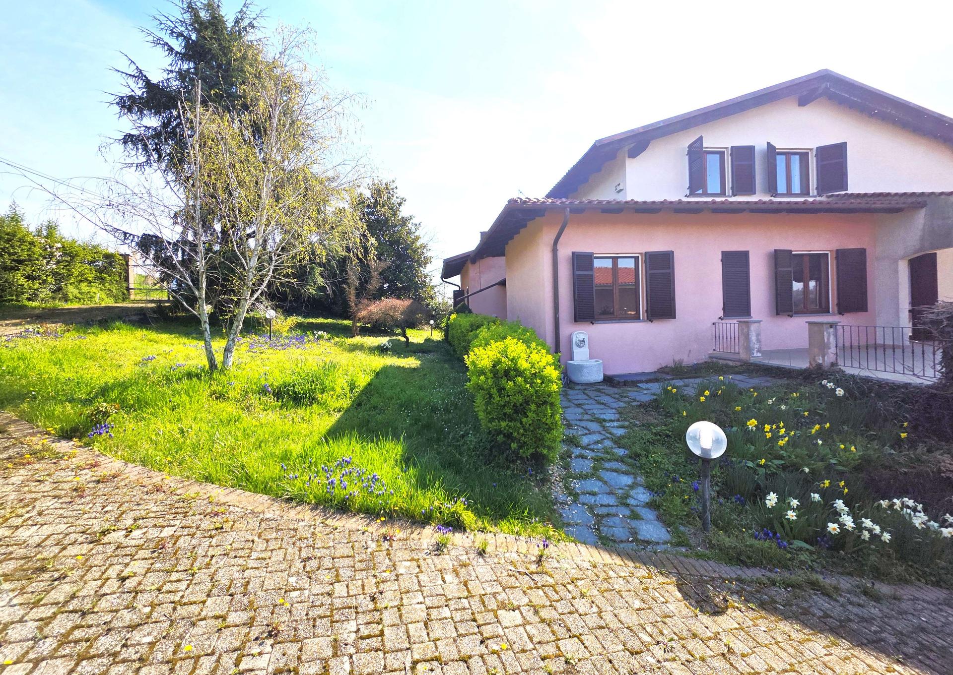 Villa unifamiliare in Strada Oliva 28, San Giorgio Monferrato
