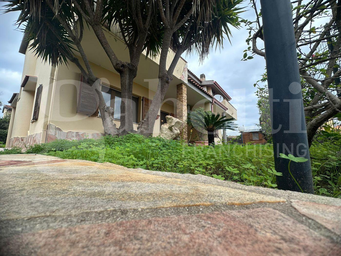 Villa bifamiliare in Via Lisbona 1, Capoterra