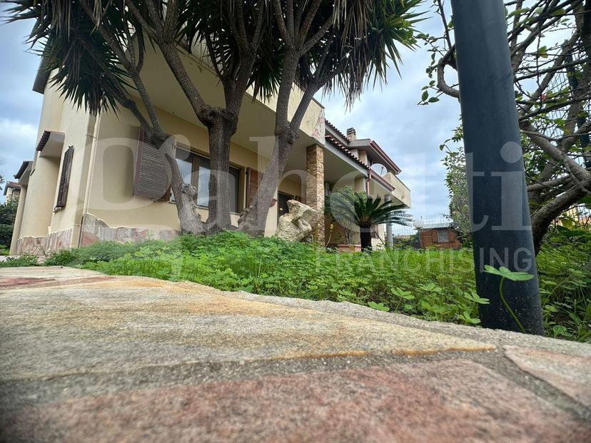 Villa bifamiliare in Via Lisbona 1, Capoterra