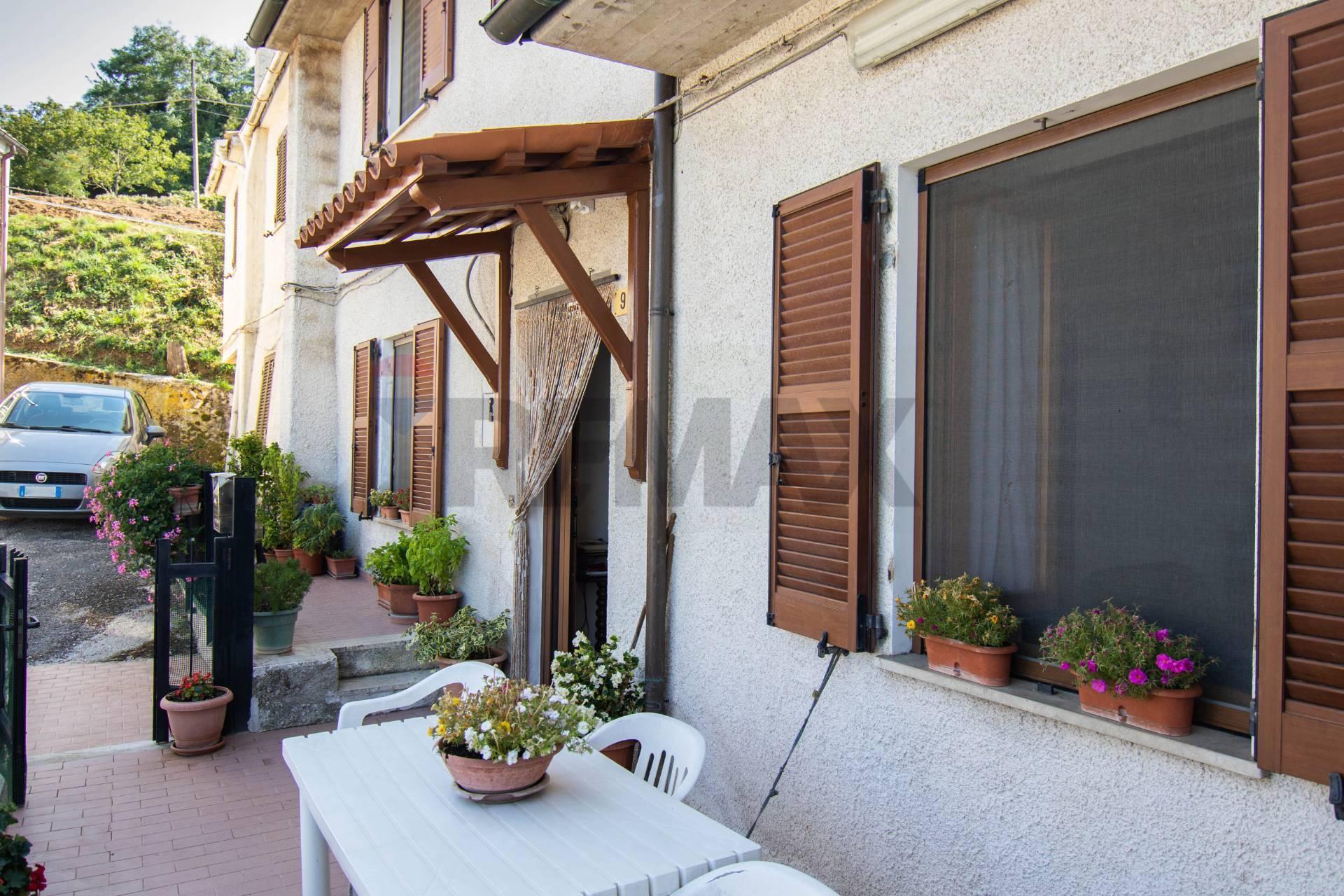 Casa indipendente in Frazione San Giovanni 9, Fabriano