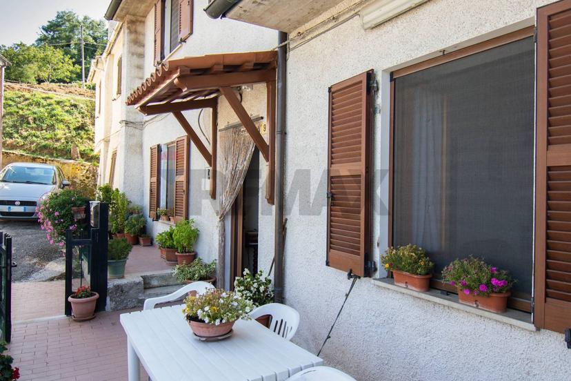 Casa indipendente in Frazione San Giovanni 9, Fabriano