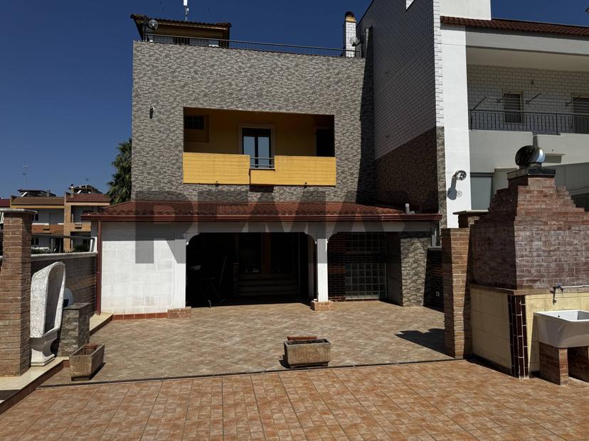 Villa in Via Generale Carlo Alberto della Chiesa 50, Turi — foto 4 di 5