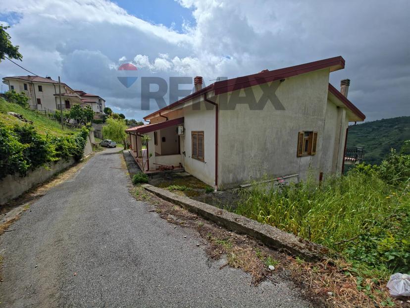 Villa in Viale Monsignor Domenico Petroni 53, Cervicati — foto 4 di 5