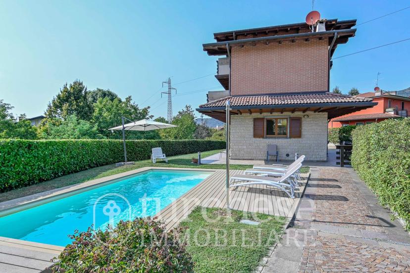 Villa unifamiliare in Via Fustina 67, Ponteranica