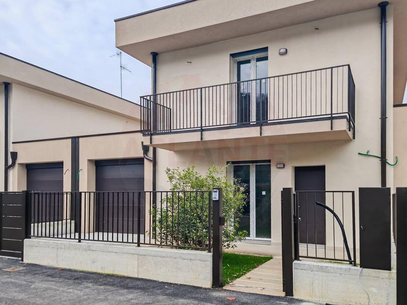 Villa a schiera in Via Vittorio Emanuele II, Capriolo — foto 2 di 5