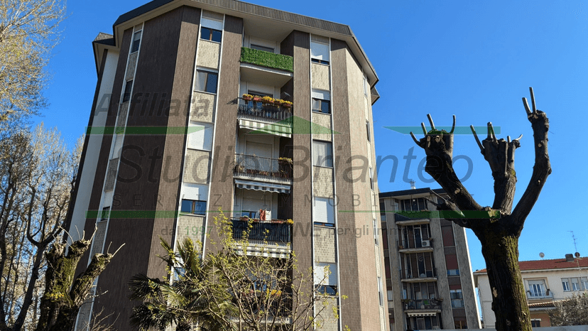 Trilocale in Viale Thomas Alva Edison, Seregno — foto 3 di 5