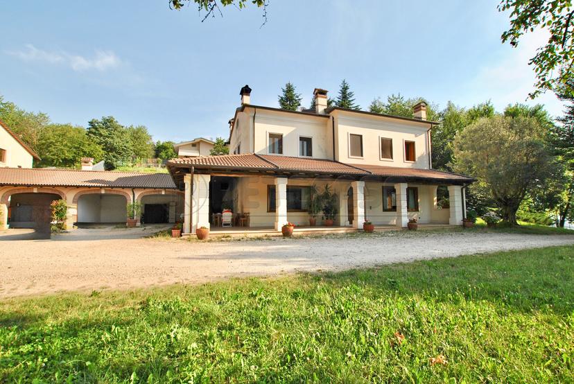 Villa in Via Savegnago 1b, Cornedo Vicentino — foto 2 di 5