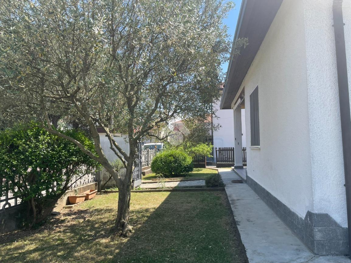 Villa in Via Chiesa 17, Cardano al Campo