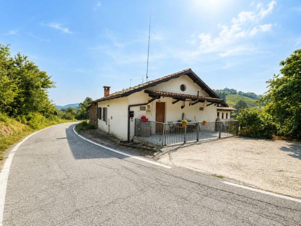 Villa in Corso della Libertà, Canelli