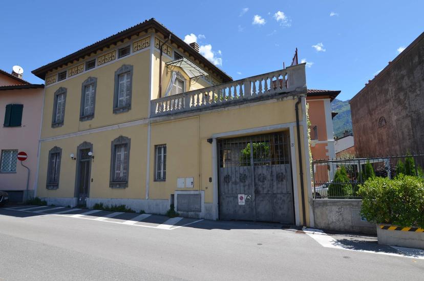 Casa indipendente in Via F. Borromeo 3, Lecco