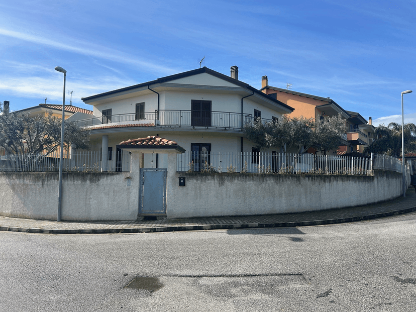 Villa in Via Domenico Folino, Soverato — foto 3 di 5