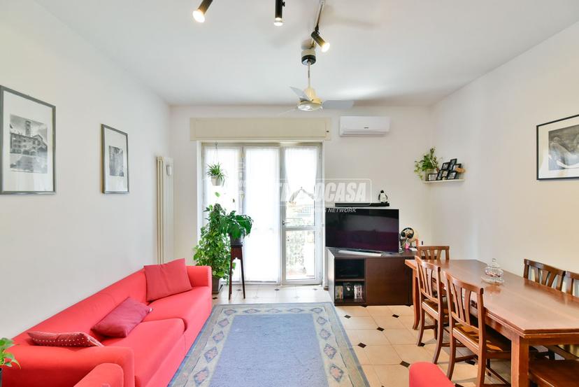Trilocale in Via Tommaso Perti 60, Lipomo