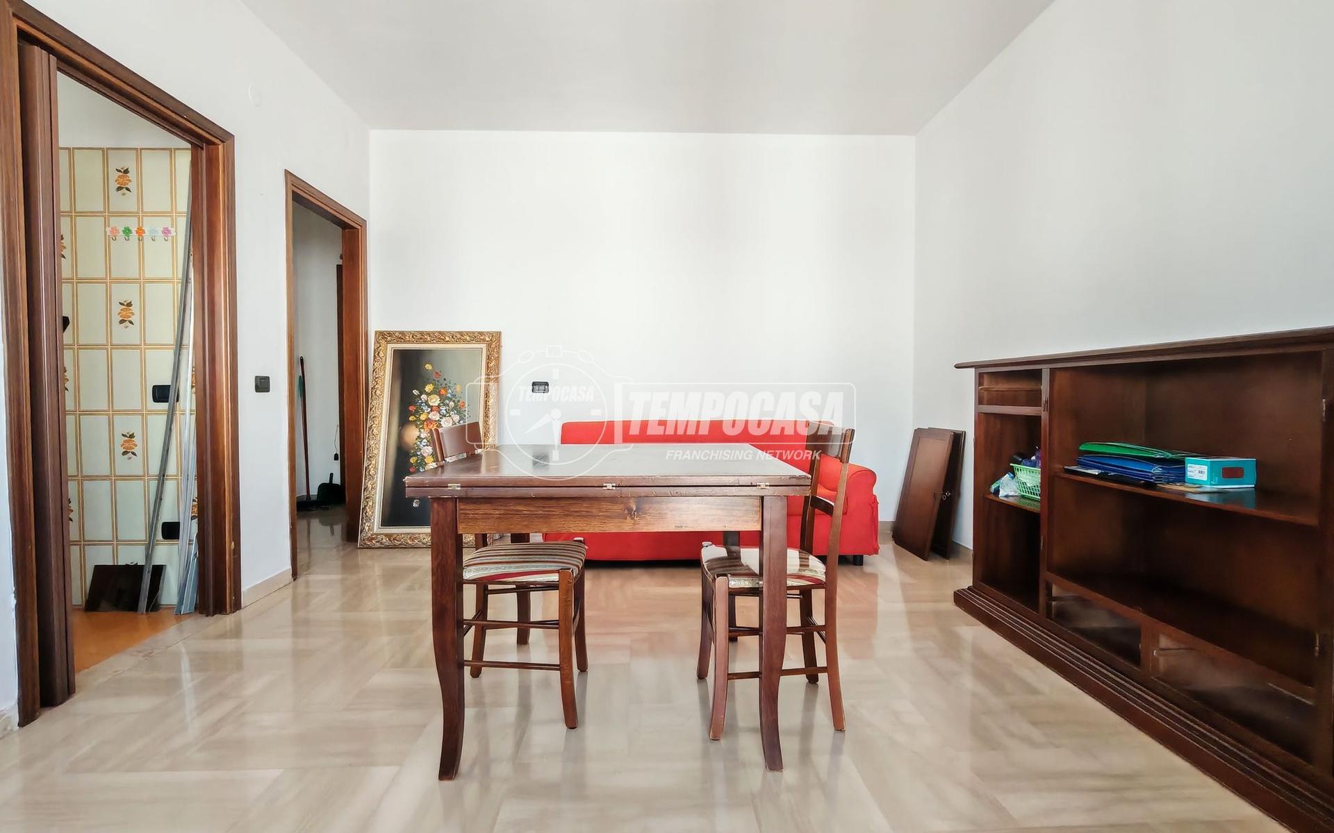 Trilocale in Via San Francesco d'Assisi, Gioia del Colle