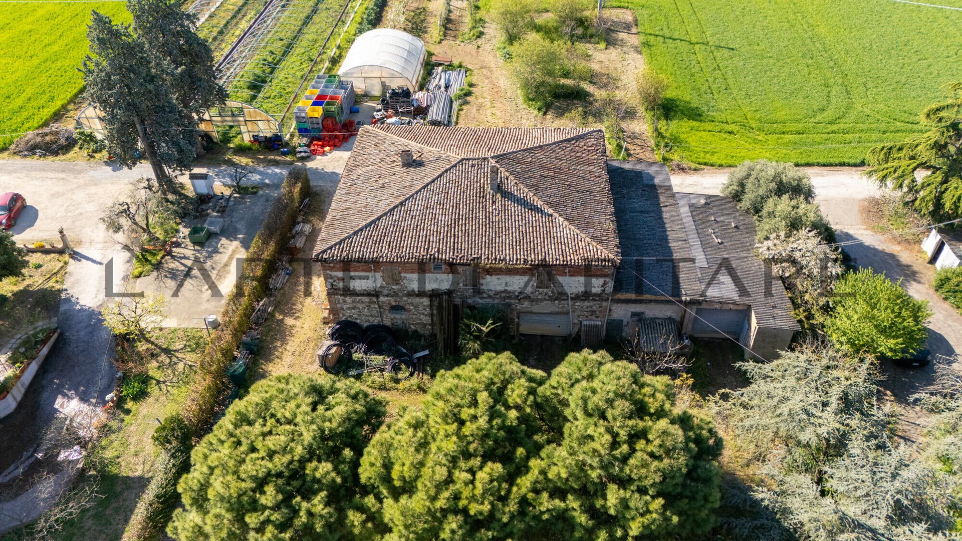 Casale in Via Linaro, Rimini