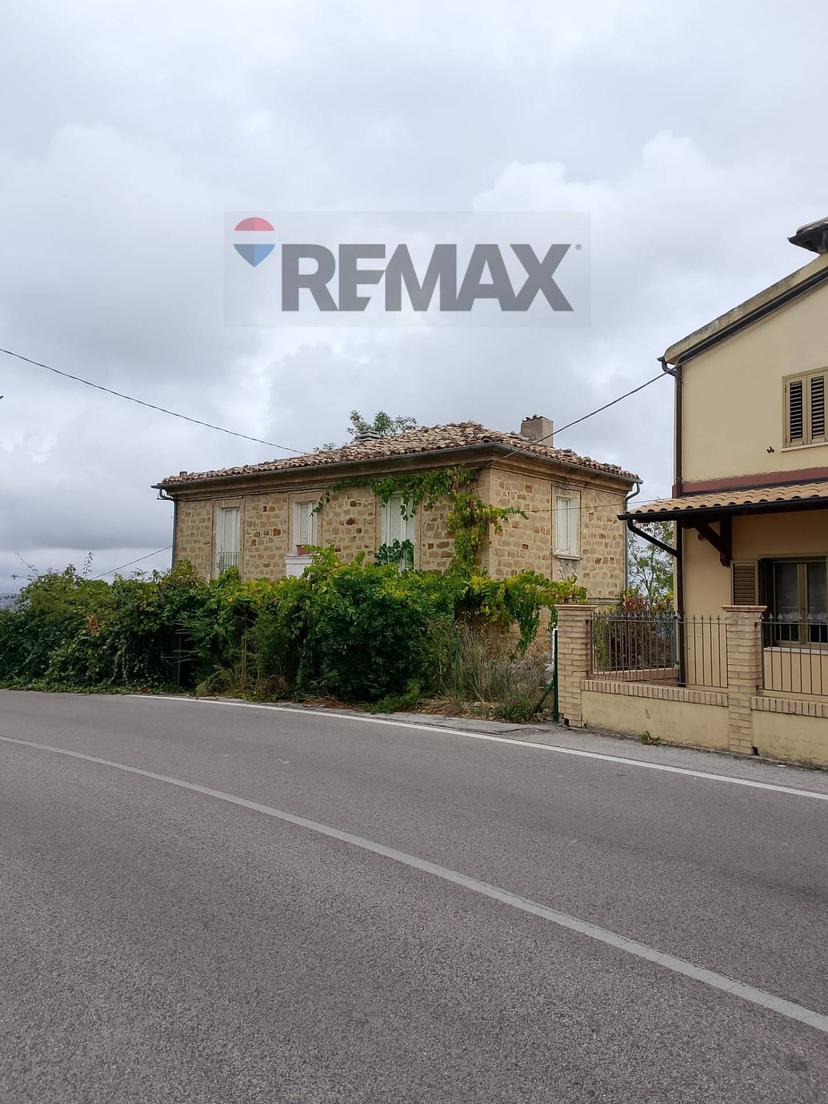 Casa indipendente in Contrada Blanzano, Penne — foto 3 di 5