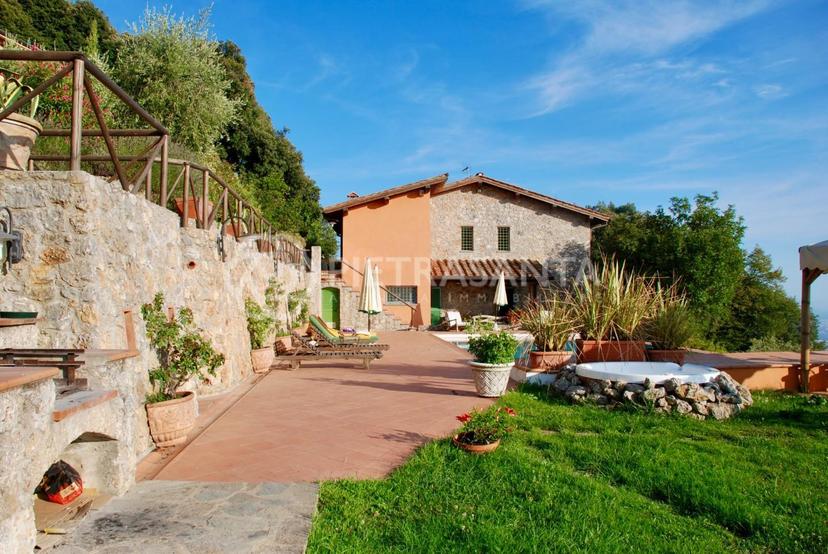 Villa, Pietrasanta