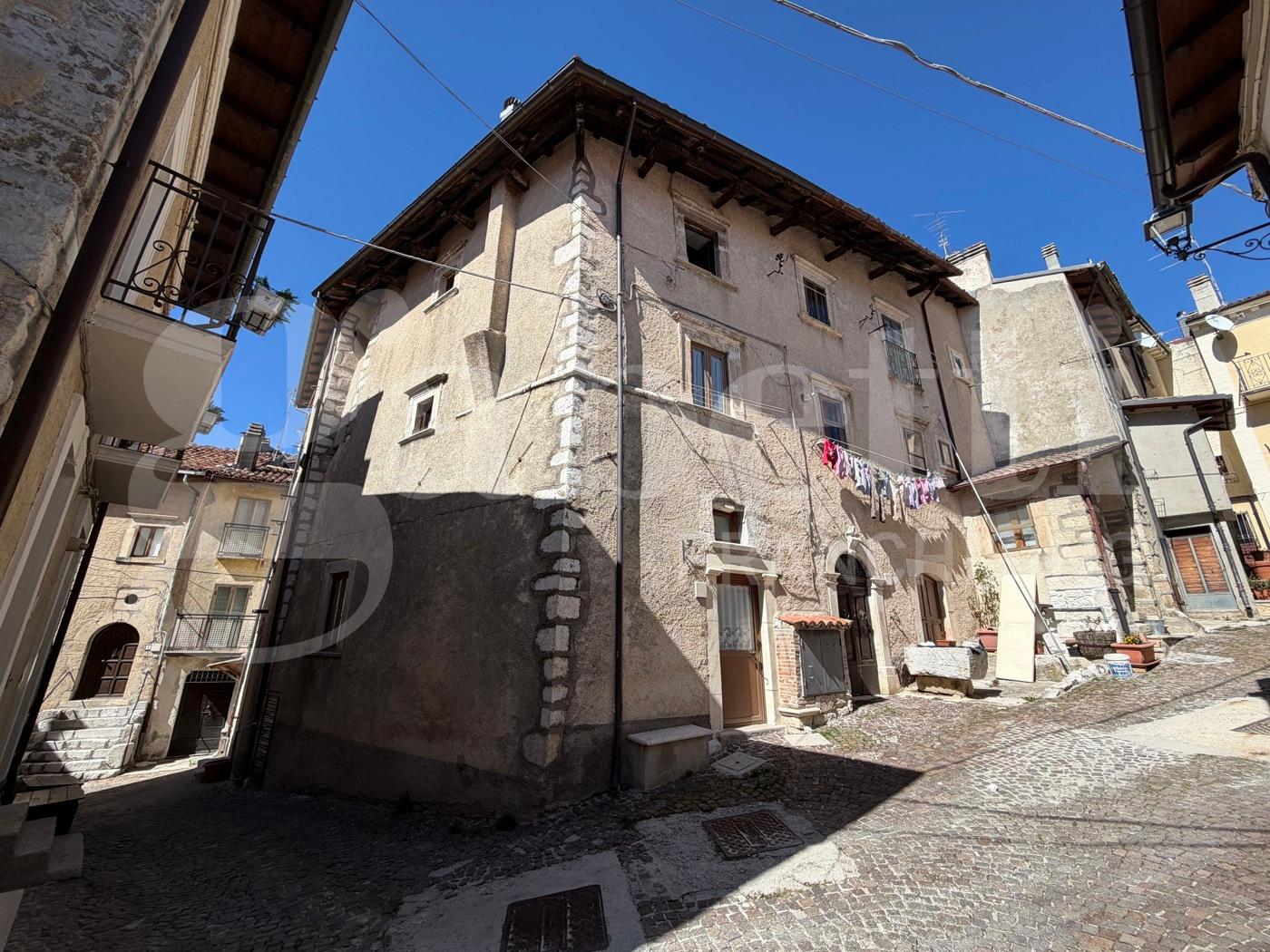 Casa indipendente in Via Avignone 3, Rocca di Mezzo