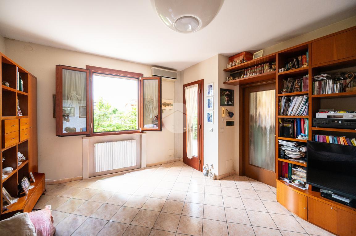 Villa in Via G. Segantini 28, Curtatone