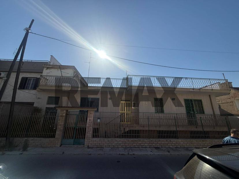 Villa in Via Ugo Foscolo 49-51, Modugno — foto 3 di 5